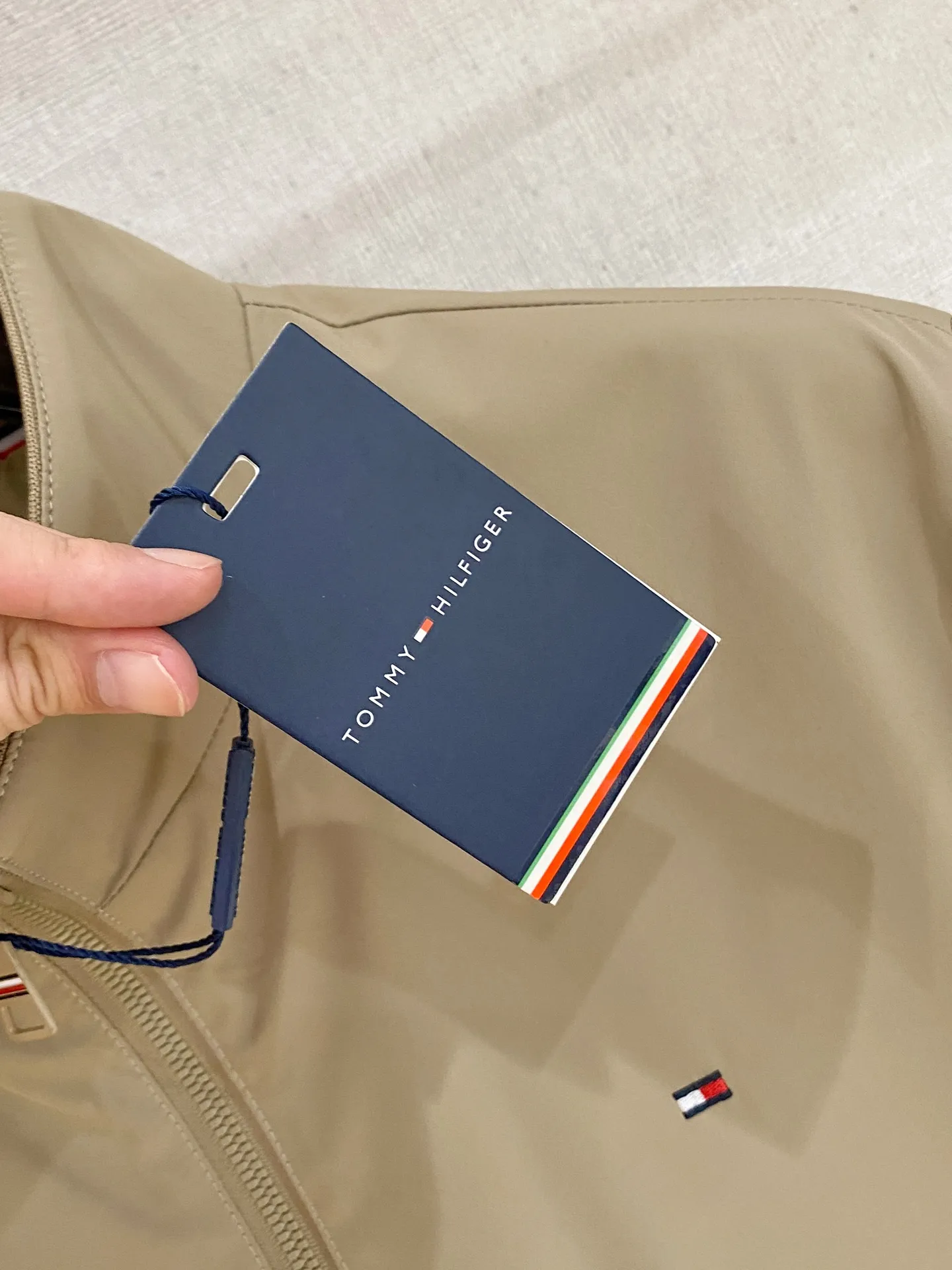 Tommy ， 。 ， ， ， ， 。 ：Black，Blue，Khaki Sizes：M-4XL